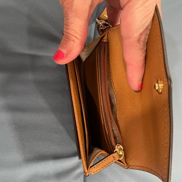 Michael Kors wallet Like New - Picture 3 of 3